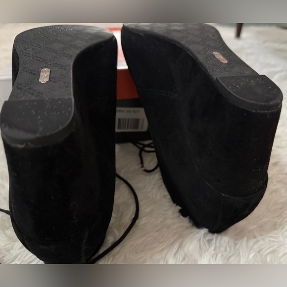 Women’s Vionic Elevated Becca Wedge Suede Weather-resistant Bootie Black 11W - Picture 5 of 6